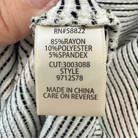 MAX STUDIO | Black White Striped V-Neck Dolman Sleeve Top | Size Large - Picture 6 of 7